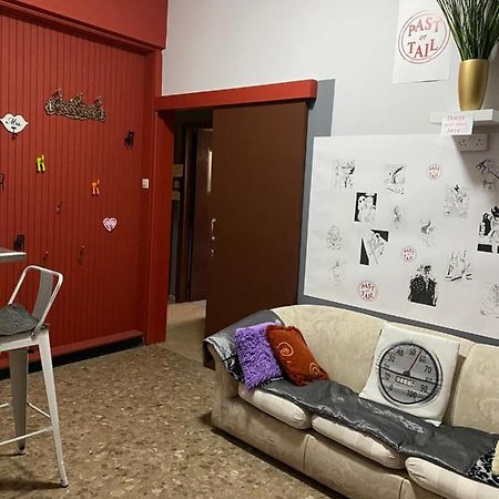 Past Or Trail Hostel Larnaca Ngoại thất bức ảnh