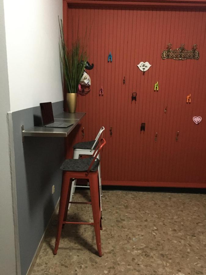 Past Or Trail Hostel Larnaca Ngoại thất bức ảnh