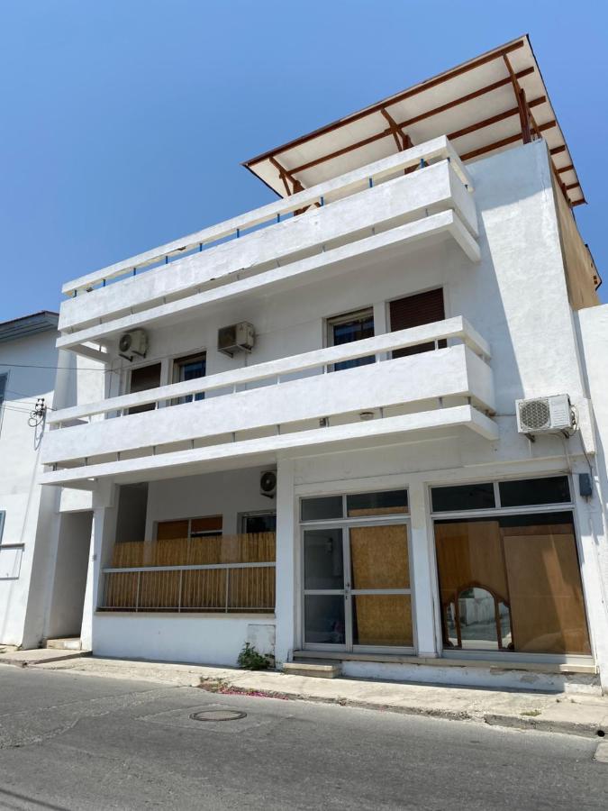 Past Or Trail Hostel Larnaca Ngoại thất bức ảnh