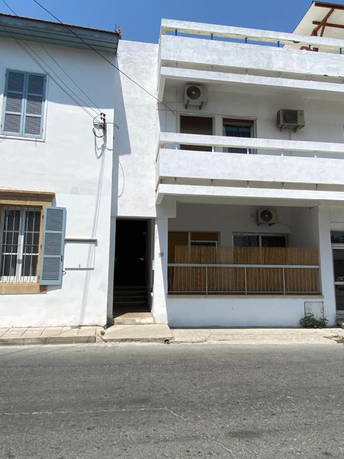 Past Or Trail Hostel Larnaca Ngoại thất bức ảnh
