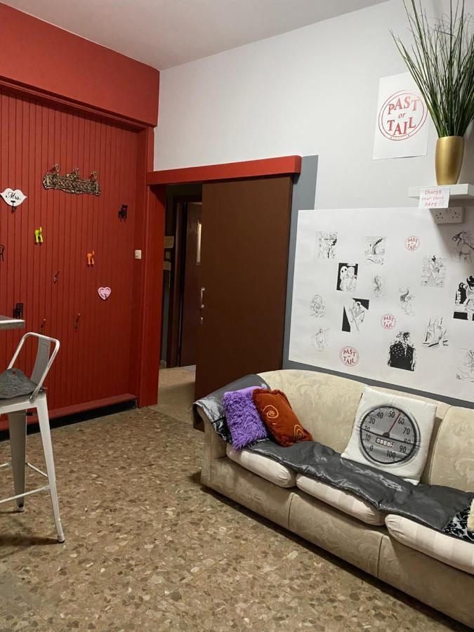 Past Or Trail Hostel Larnaca Ngoại thất bức ảnh